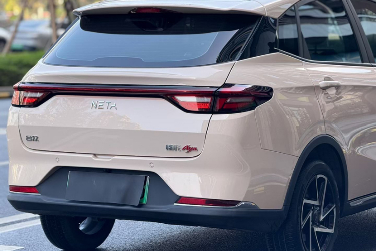 哪吒汽车 哪吒AYA 2023款 401 Lite车身外观6003