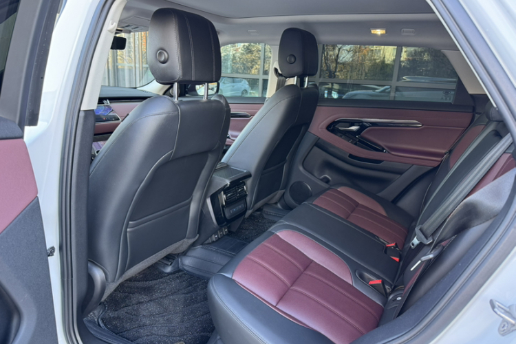 路虎 揽胜极光 2022款 改款 极光L 249PS R-Dynamic 豪华版中控内饰7002