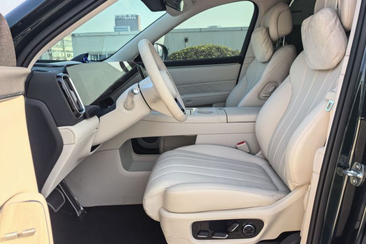 鸿蒙智行 问界M8 2025款 增程 Max+版 53.4kWh 6座版局部细节19