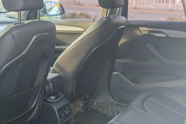 宝马X1 2019款 sDrive20Li 领先型车身外观6007