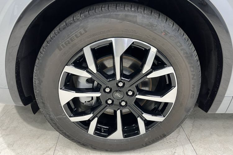 福特 2025款 锐界L 2.0T EcoBoost E混动四驱七座至尊型车身外观6007