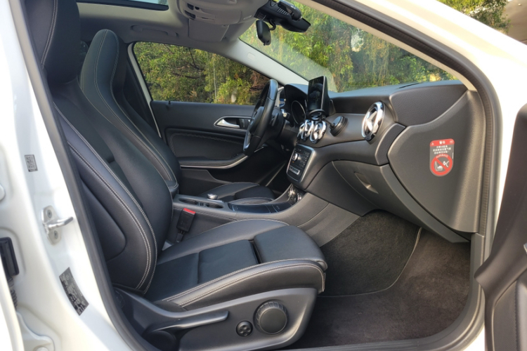 奔驰GLA 2017款 GLA 200 动感型局部细节41