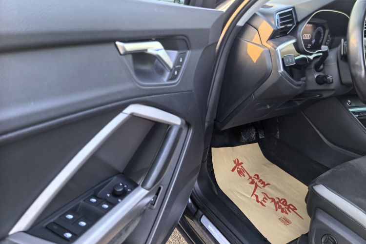 奥迪Q3 2021款 35 TFSI 时尚动感型中控内饰7004