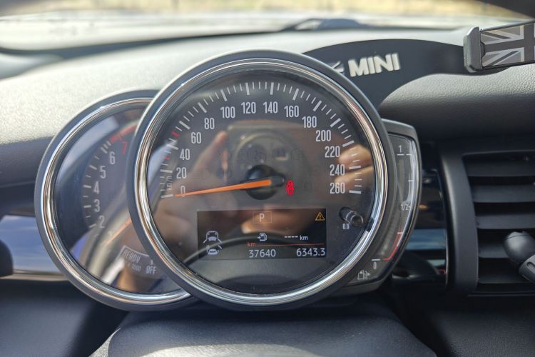 MINI 2019款 1.5T ONE PLUS 五门版中控内饰15