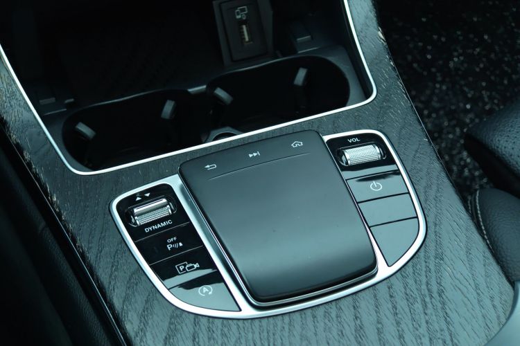 奔驰C级 2020款 改款 C 260 L 运动版中控内饰7009