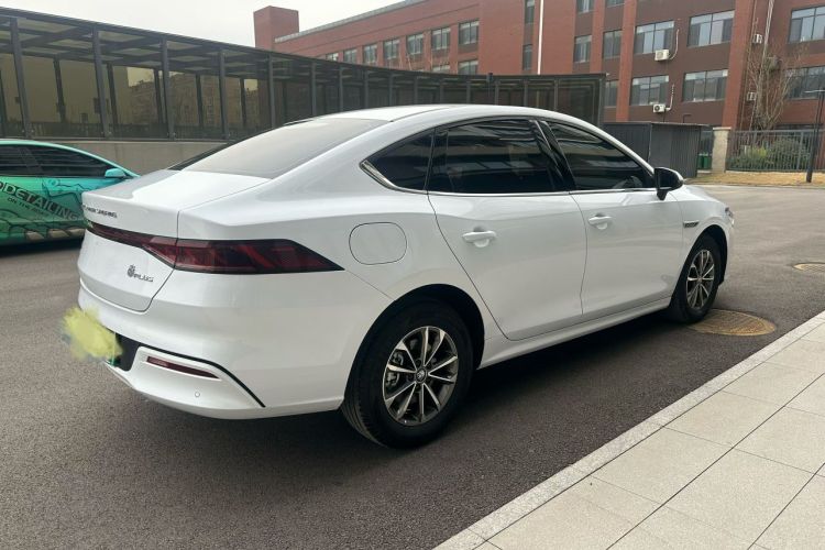 比亚迪 秦PLUS 2024款 荣耀版 DM-i 55KM领先型车身外观6004