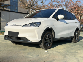 哪吒汽车 哪吒V 2022款 潮 300 Lite 磷酸铁锂