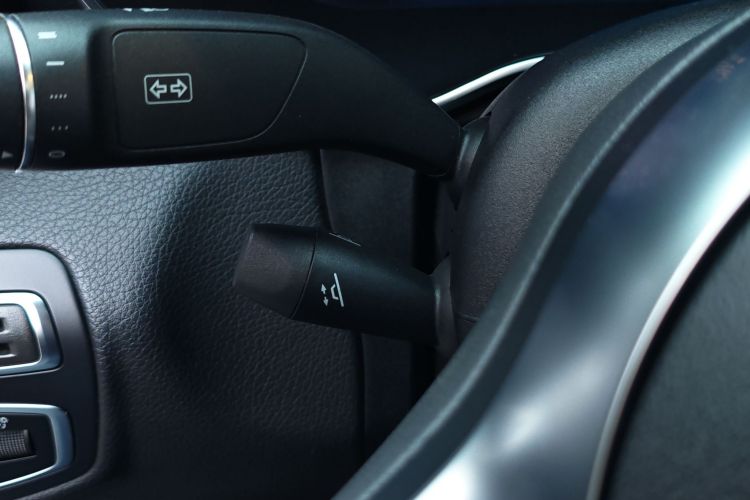 奔驰C级 2020款 改款 C 260 L 运动版中控内饰7015