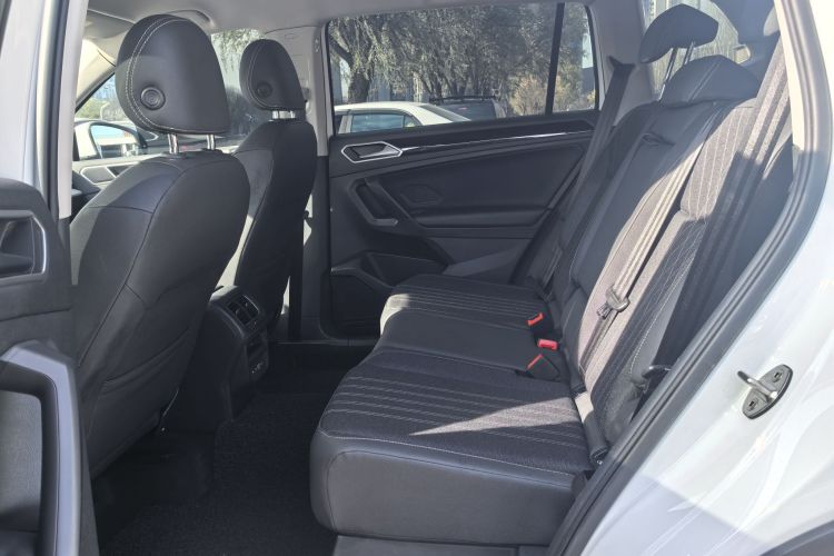 大众 途观L 2023款 330TSI 自动两驱舒享版中控内饰7003