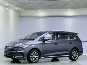 比亚迪 宋MAX 2021款 升级版 1.5T 自动豪华型 7座