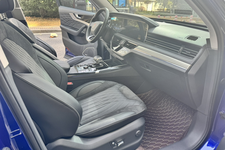 红旗HS5 2022款 2.0T 智联旗享四驱版中控内饰7005