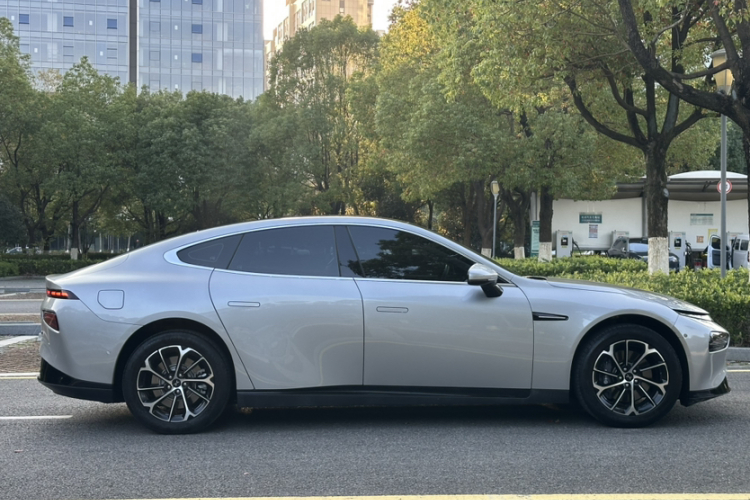 小鹏P7 2021款 480N车身外观6002