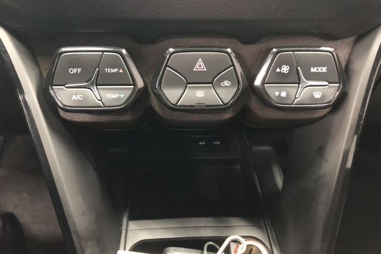 广汽传祺 传祺GS4 2015款 200T 手动精英版中控内饰7003