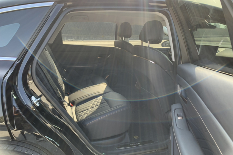 宝骏享境 2025款 插混 140km标准版车身外观6005