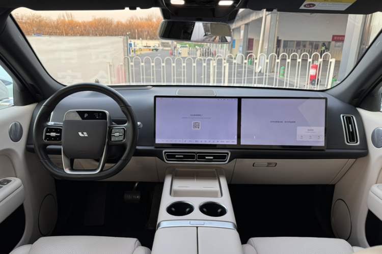 理想汽车 理想L7 2023款 Pro中控内饰7013