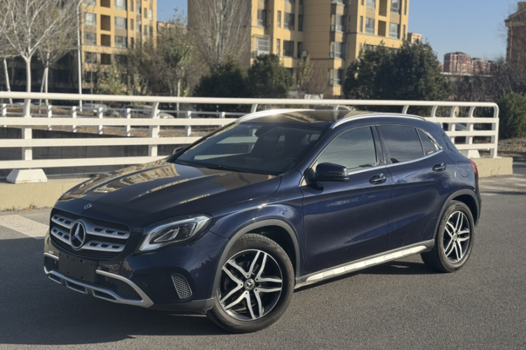 奔驰GLA 2017款 GLA 200 时尚型车身外观1