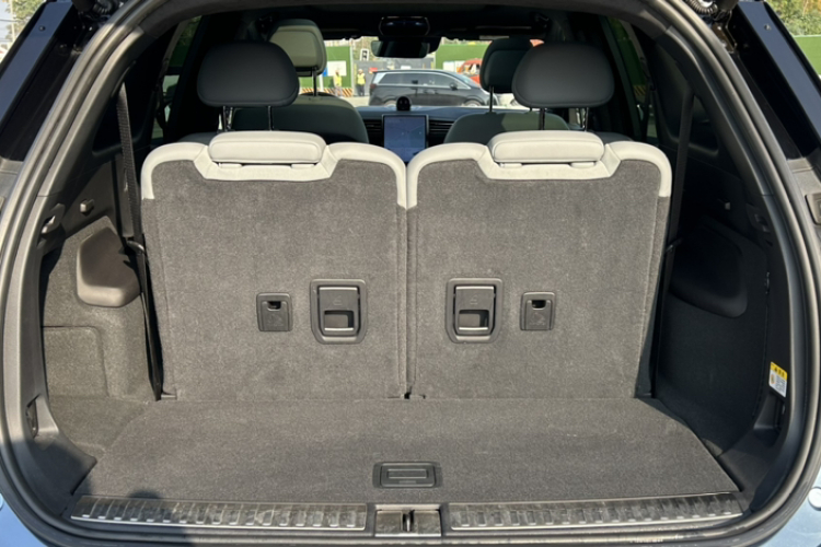 蔚来ES8 2020款 415KM 签名版 六座版中控内饰7008