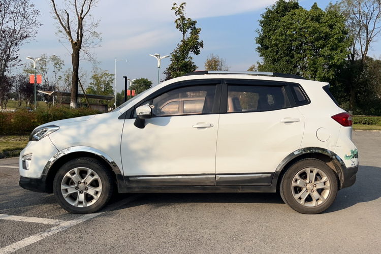 长安CS15 2016款 1.5L 手动豪华版车身外观6003