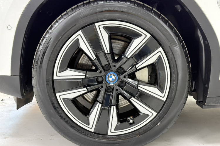 宝马iX3 2021款 改款 领先型车身外观6004