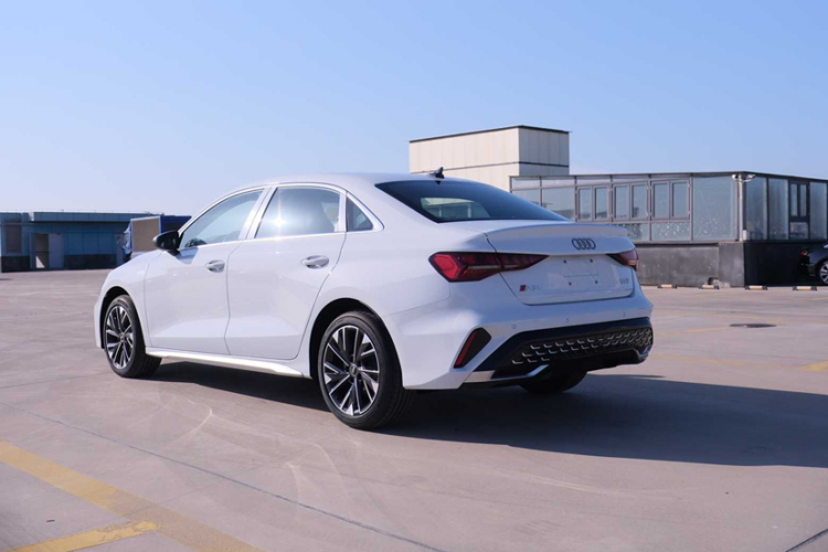 奥迪A3 2025款 A3L Limousine 35TFSI 飞驰尊享型 +豪华臻选包车身外观6005