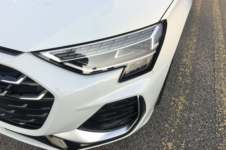 奥迪A3 2025款 A3L Limousine 35TFSI 飞驰尊享型车身外观6008