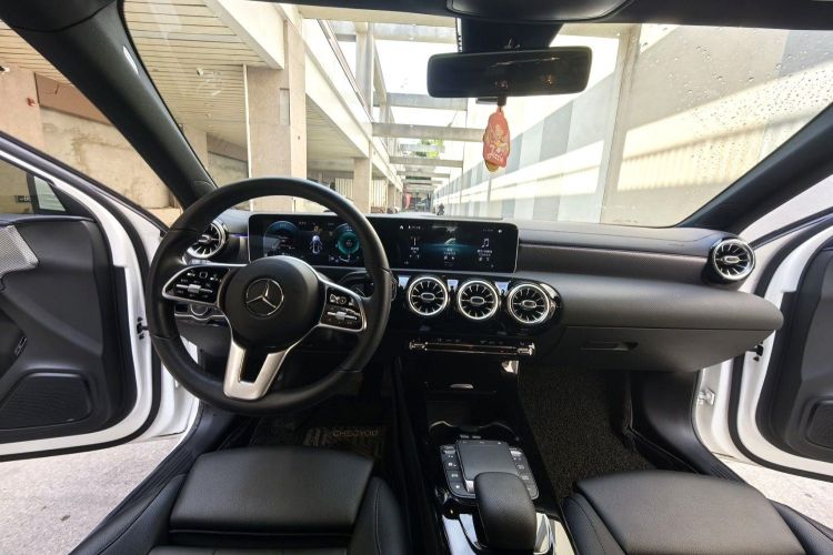 奔驰A级 2020款 改款二 A 180 L 运动轿车局部细节13