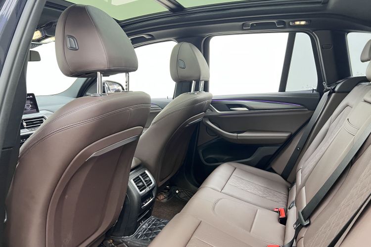 宝马X3 2022款 改款二 xDrive30i 尊享型 M曜夜套装中控内饰7008