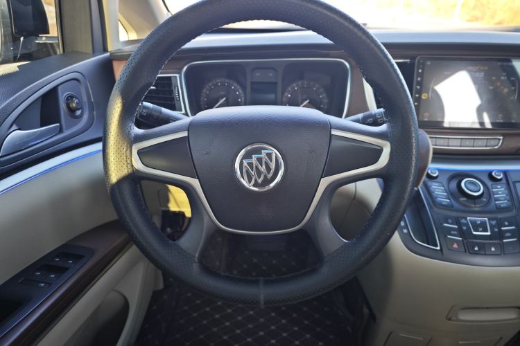 别克GL8 2015款 2.4L 豪华商务尊享版中控内饰7002