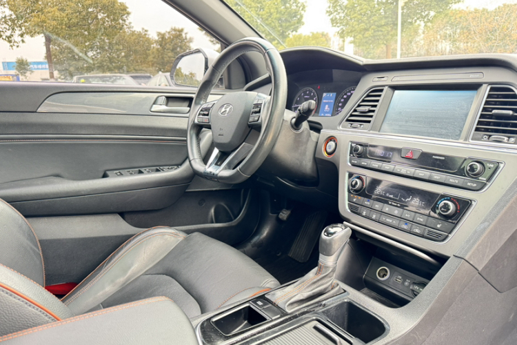 现代 索纳塔 2015款 1.6T GLS智能型中控内饰7001