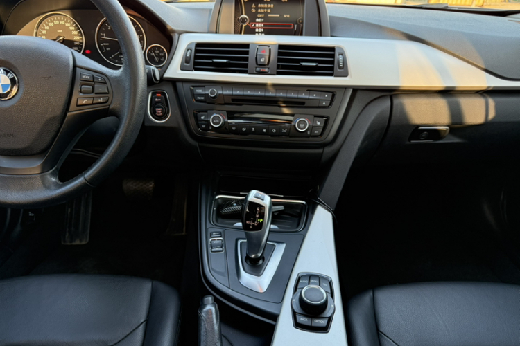 宝马3系 2014款 320i 时尚型中控内饰7006