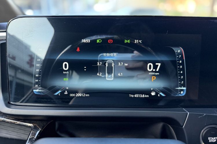 钧天黑武士Youth 2025款 2.0T 汽油巅峰版中控内饰15