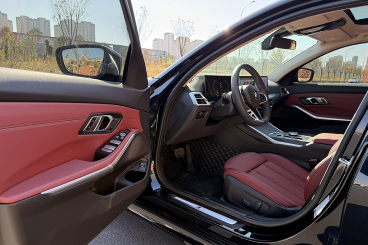 宝马3系 2025款 325Li M运动套装中控内饰7006