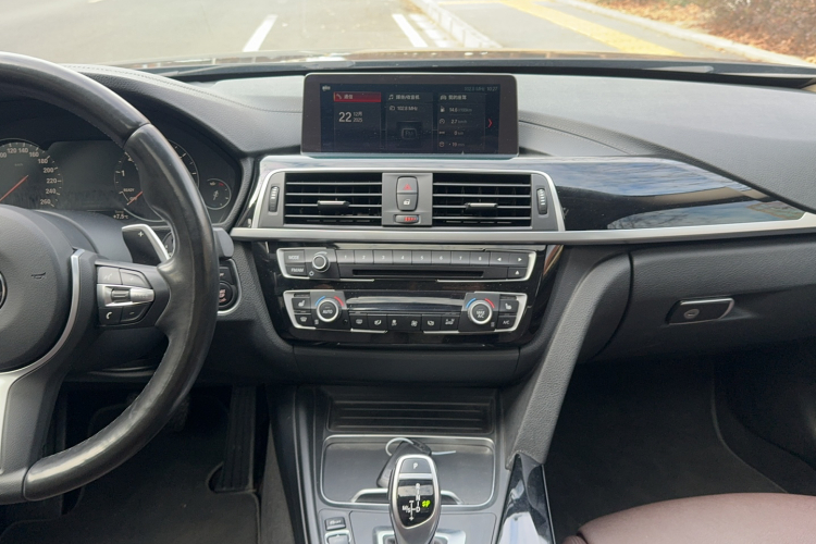 宝马3系 2018款 320Li 领先型M运动套装中控内饰7004