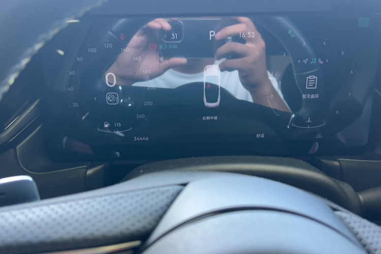 领克03 2023款 1.5TD DCT劲Pro中控内饰15