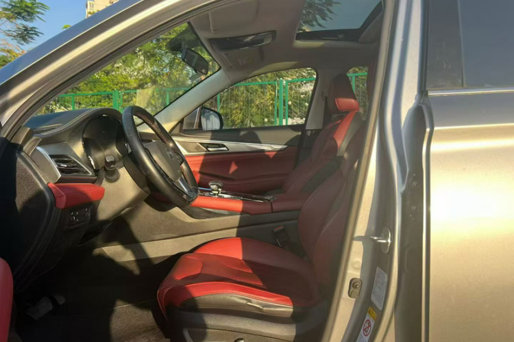 长安CS85 COUPE 2019款 1.5T DCT动版 国VI中控内饰7005