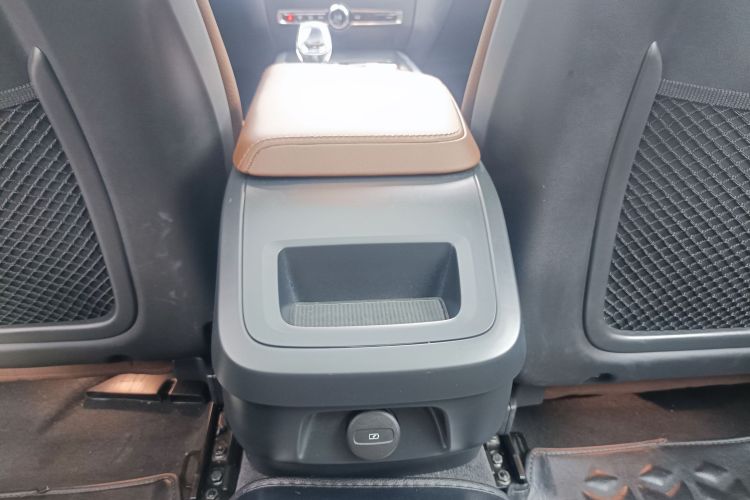 沃尔沃V60 2024款 B5 智远豪华版局部细节9009