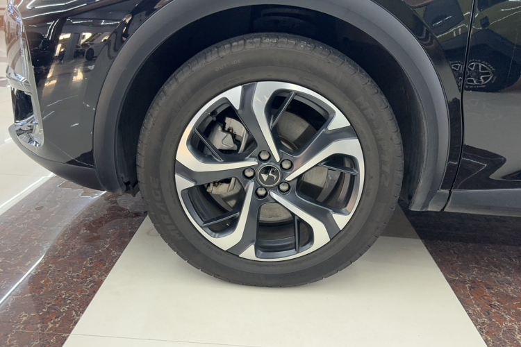 DS 7 2018款 35THP 巴士底广场版车身外观6004