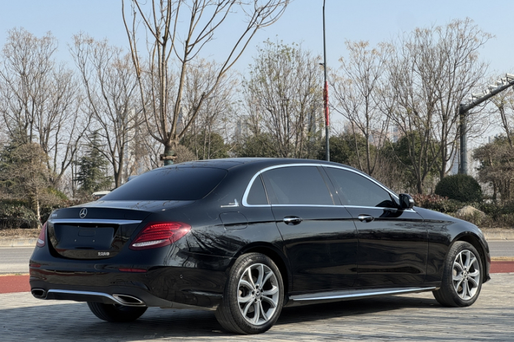 奔驰E级 2020款 E 300 L 运动豪华型车身外观6006