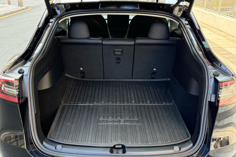 特斯拉 Model Y 2022款 后轮驱动版车身外观6010