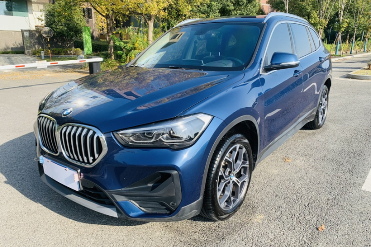 宝马X1 2022款 sDrive25Li 领先型车身外观6006