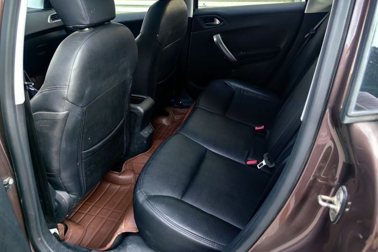 标致2008 2014款 1.6L 自动卓越版中控内饰7004