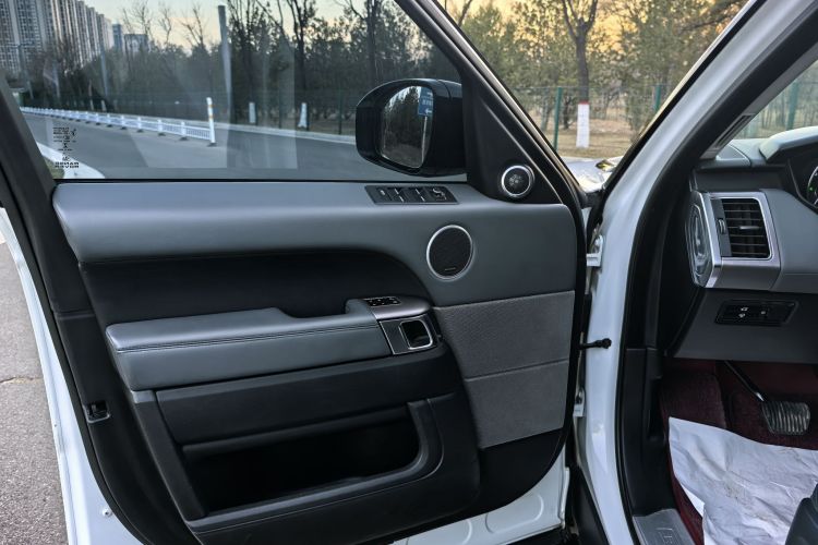 路虎 揽胜运动版 2014款 3.0 SC V6 HSE中控内饰7001