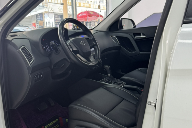 北京现代ix25 2015款 1.6L 自动两驱智能型GLS中控内饰7003