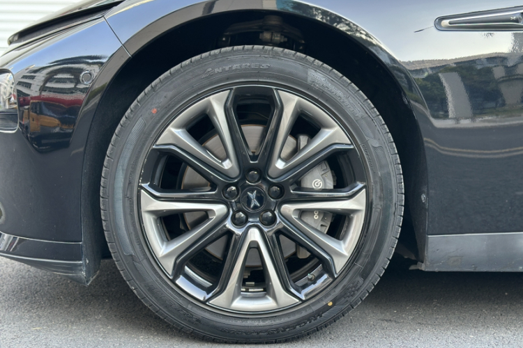 小鹏P7 2022款 480N+车身外观6001