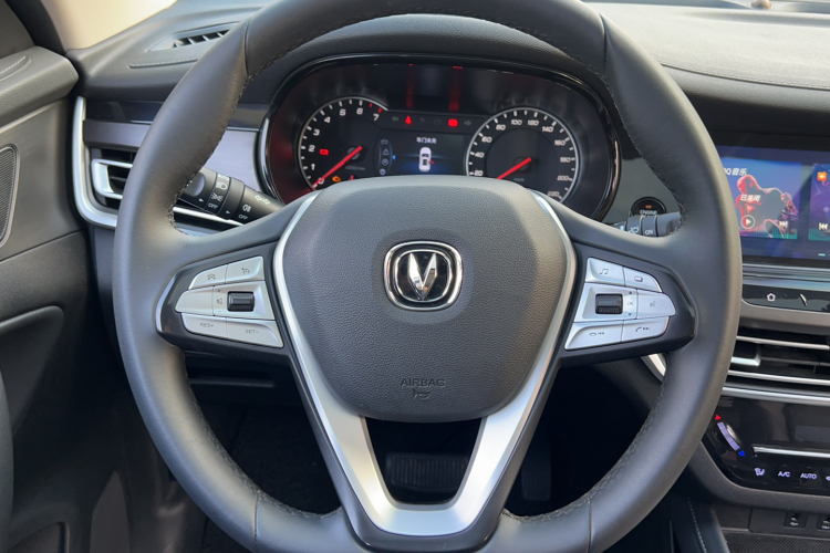 长安CS35PLUS 2019款 1.4T DCT畅联蓝鲸版中控内饰7012