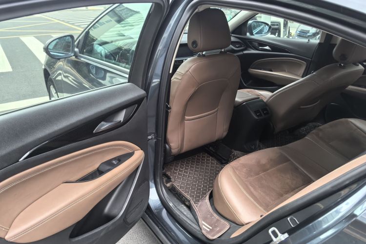 别克 君威 2019款 20T 精英型 国VI中控内饰7009