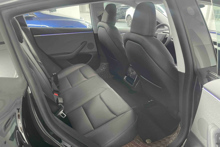 特斯拉 Model 3 2023款 后轮驱动版中控内饰7004