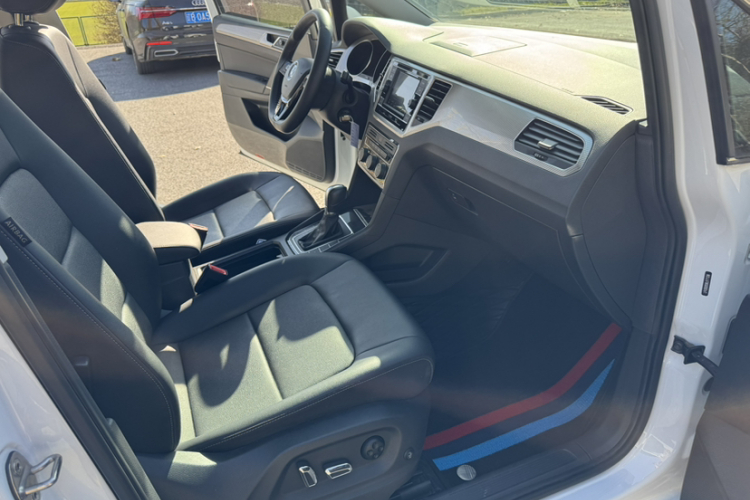 大众 高尔夫·嘉旅 2020款 280TSI 自动好奇型中控内饰7009