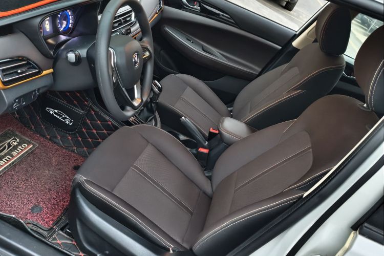 长安 逸动DT 2019款 1.6L 手动舒享型 国VI中控内饰7008