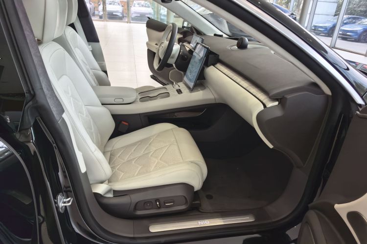 蔚来ET7 2024款 75kWh 行政版中控内饰7005